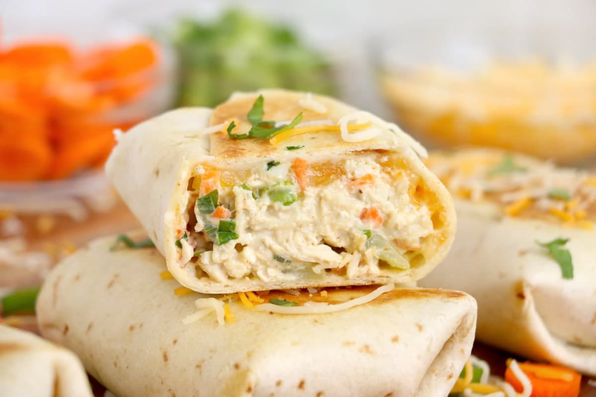 Wrap de frango desfiado com queijo