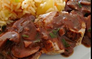 Filé mignon suíno com molho de vinho