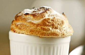 Suflê de goiabada com calda de cream cheese