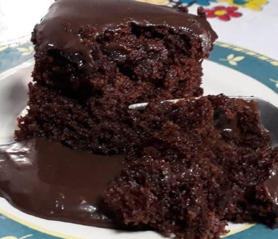 Bolo de chocolate molhadinho