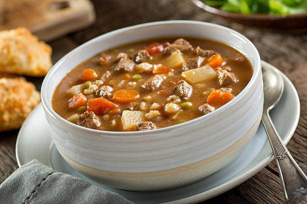 Sopa de carne com legumes