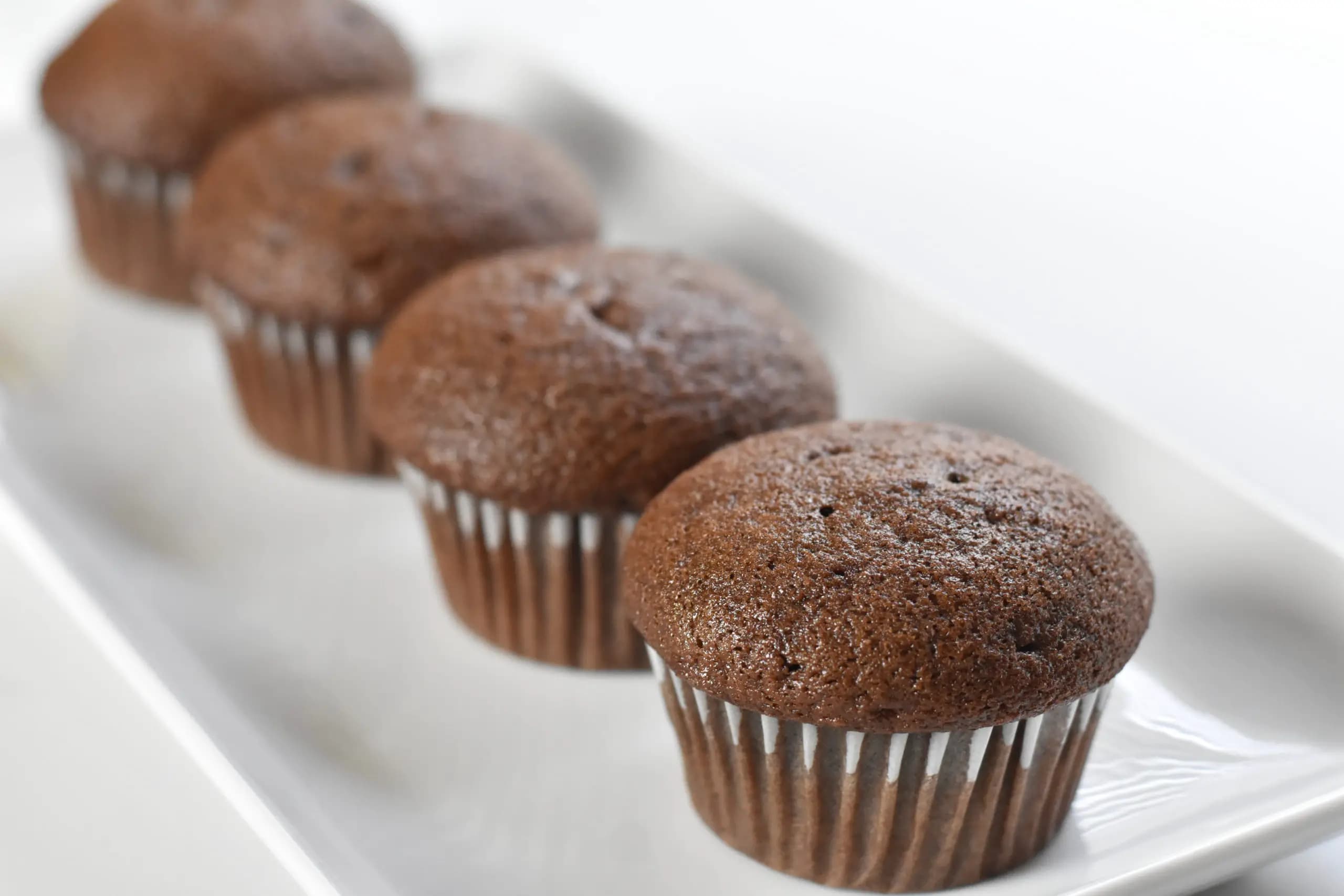 Cupcakes de chocolate sem cobertura