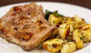 Bisteca com mandioca