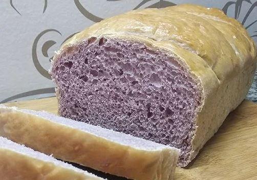 Pão de batata doce roxa