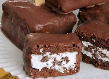 Brownie de Chocolate com recheio de sorvete de creme