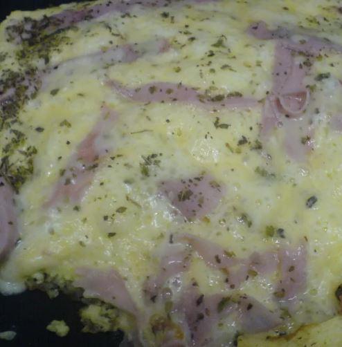 Omelete com queijo e presunto